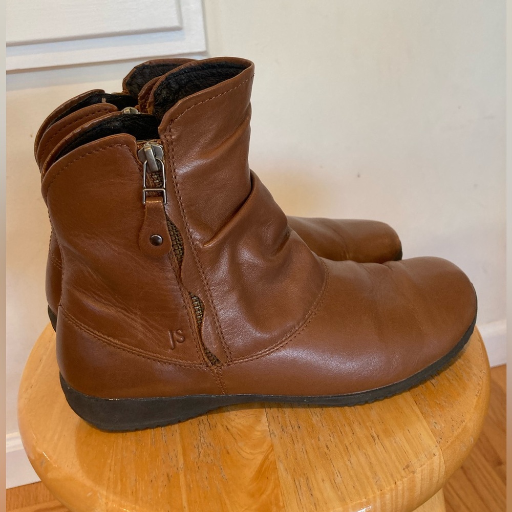 Josef Seibel Naly ankle boots in chestnut color. Size women’s 7- 7.5 US.